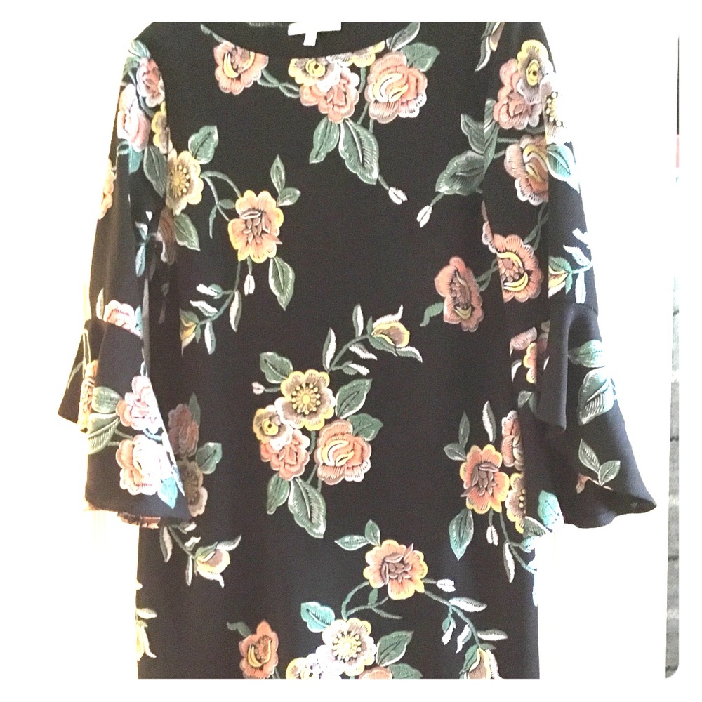 Such a steal...Nearly new. Size L